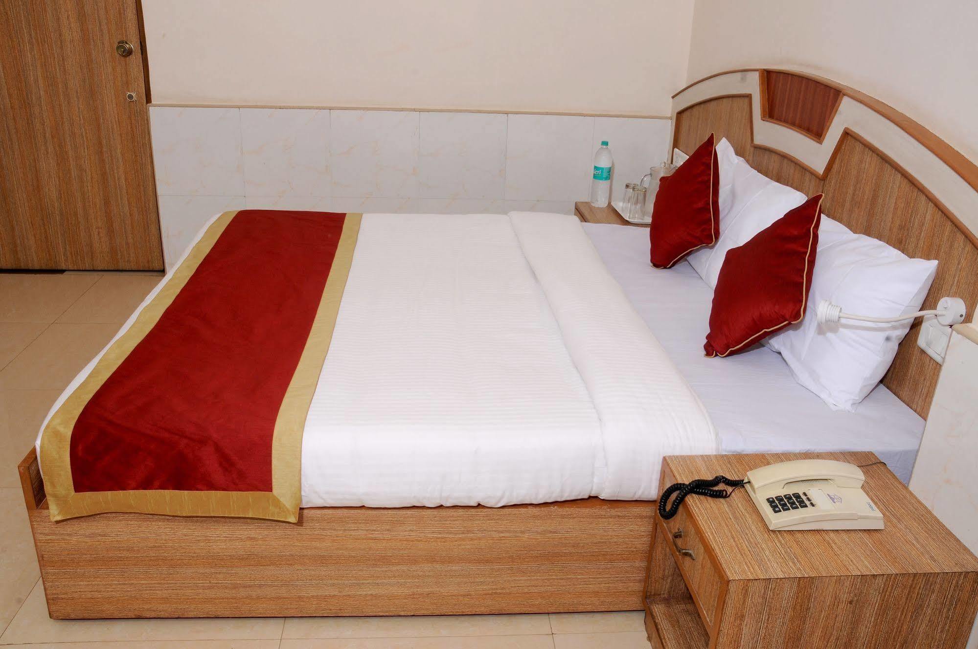 Oyo 9633 Hotel Srinidhi Residency Бенґалуру Екстер'єр фото